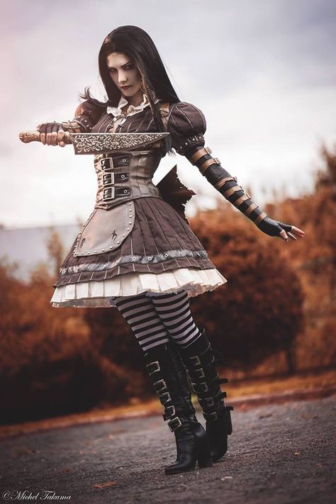 Alice from Alice: Madness Returns Steampunk Alice In Wonderland, L Cosplay, Alice In Wonderland Outfit, American Mcgee’s Alice, Dark Alice In Wonderland, Alice Cosplay, Alice In Wonderland Aesthetic, Alice Liddell, Alice In Wonderland Costume