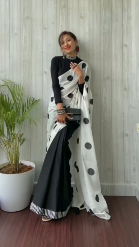 Hijabi Saree Style, Farewell Sarees For Teens, Isha Borah, Black And White Saree, Black And White Retro, Saree Wearing Styles, Simple Saree Designs, Fashionable Saree Blouse Designs, Elegant Outfit Classy