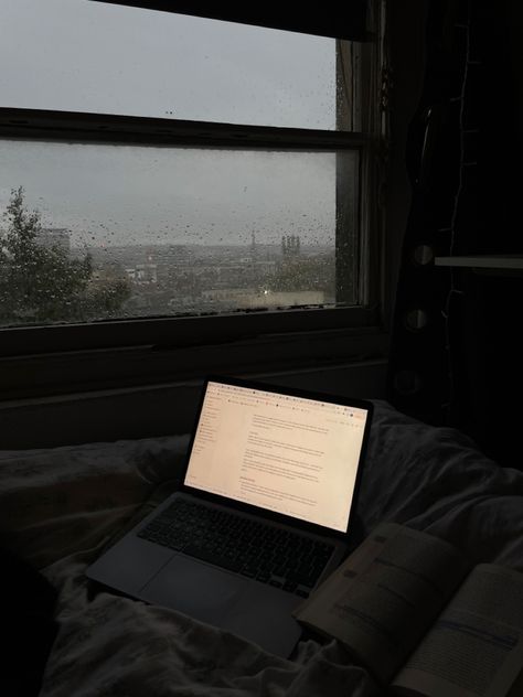 Rainy Study Aesthetic, Rainy Day Study Aesthetic, Study Dark Aesthetic, Windows Laptop Aesthetic, Dark Morning Aesthetic, Workplace Aesthetic, Boho Background, Rainy Day Aesthetic, Dark Modern