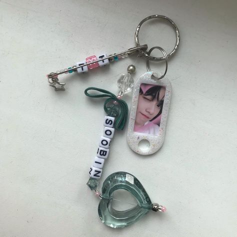 Diy Keychain, Shinee, Minion, Diy Gifts, Keychains, Beaded Jewelry, Personalized Items, Beads, Gifts