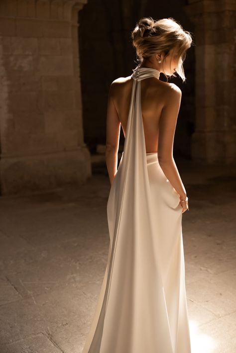 Modern Minimal Wedding Dress, Robes Glamour, Gcse Science, Hollywood Dress, Backless Wedding, Dream Wedding Ideas Dresses, Ivory Dresses, Hollywood Fashion, Backless Wedding Dress