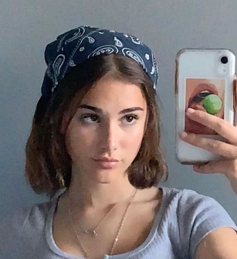 Gigi Borgese, Bandana Headband Hairstyles, Bandana Hairstyles Short, Shaggy Pixie, Edgy Pixie, 80s Hair, Instagram Baddie, Fotografi Digital, Ombré Hair