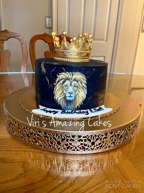 Gold crown, king cake King Cakes For Men, King Cake For Men, King Crown Cake For Men, King Cake Design For Men, Lion Cake For Men, King Birthday Cake For Men, Luxury Cake For Men, Crown Cake Ideas, Unique Cake Designs For Men