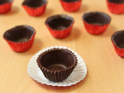 Another easy way to make chocolate cups without having balloons pop and make a mess all over the place.