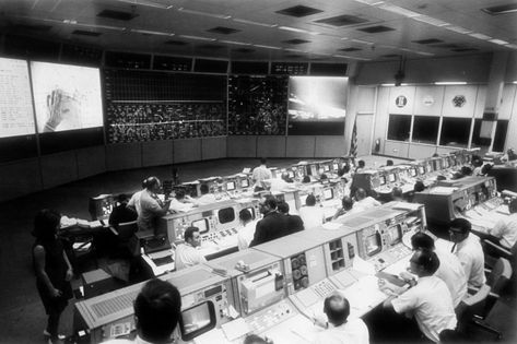 The NASA Mission Control Center in Houston. Apollo Space Program, Johnson Space Center, Lunar Landing, Apollo Program, Nasa Photos, Mission Control, Nasa Missions, Apollo Missions, Buzz Aldrin