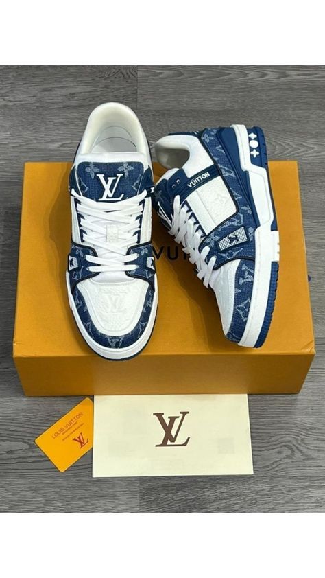 Stylish Sneakers Outfit, Zapatillas Louis Vuitton, Louis Vuitton Shoes Sneakers, Sneakers Outfit Men, Louis Vuitton Sneakers, Dr Shoes, Fashion Shoes Heels, Expensive Shoes, Shoes Outfit Fashion