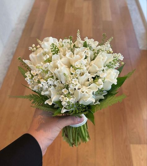 White Peony Bouquet Wedding, Hydrangea Bridesmaid Bouquet, Modern Bridal Bouquets, Classic Wedding Bouquet, Small Wedding Bouquets, Lush Wedding, Blush Bouquet, Bridal Bouquet Flowers, Winter Wedding Flowers