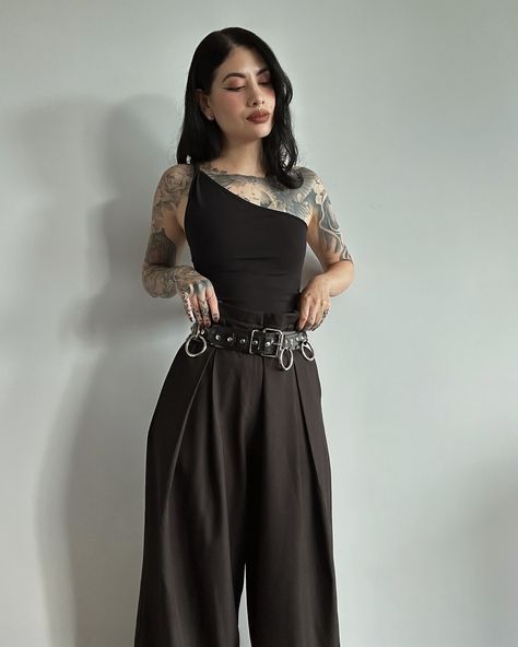 1. The Pickety Witch dress from @la_femme_en_noir_ this piece is so well made I love that it has such deep pockets 2. Top and bottoms both from @marcellanyc and the belt is from @la.forma.es 🖤 I typically size down for Marcella and it fits perfectly. 3. This wrap top from @vixen_by_micheline_pitt has been on my wishlist for years and I picked it up on their last sale and it’s been a perfect addition to my wardrobe. Paired with the Andromeda Harness from @argoatelier 4. This trench coat from... Vintage Black Midi Skirt, Style For Mid Size Women, Dark Romantic Outfit, Minimalist Goth Fashion, Black Bodysuit Outfit, Minimalist Goth, Micheline Pitt, Witch Dress, Midi Skirt Outfit