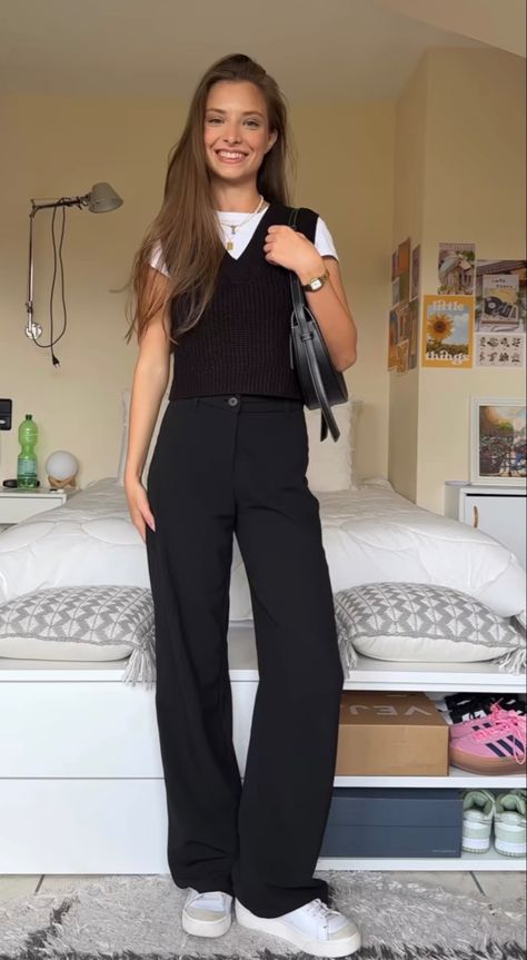 Nerdy Work Outfits, Fall Weather Outfits Work, Cute Teacher Picture Day Outfits, Business Casual Party Outfit, Corporate Party Outfit, Corporate Girly, Internship Outfit, Leggings Outfit Fall, Smart Casual Work