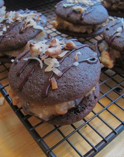 Whoopi Pies, Whoopee Pie, Cookies Sandwich, Whoopie Pie Recipe, Chocolate Whoopie Pies, Moon Pies, Whoopie Pie, Real Kitchen, Whoopie Pies