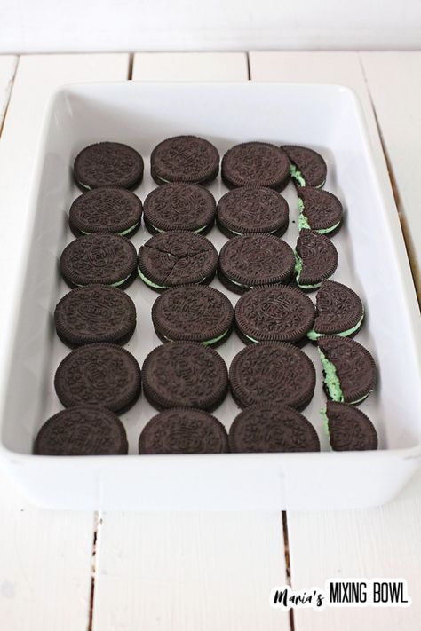 Chocolate Mint Oreo Dump Cake Dessert With Mint Oreos, Recipes With Mint Oreos, Mint Oreo Cookie Recipes, Mint Oreo Dessert Recipes, Mint Oreo Recipes, Mint Oreo Brownies, Mint Oreo Dessert, Mint Oreo Cake, Mint Oreo Cheesecake