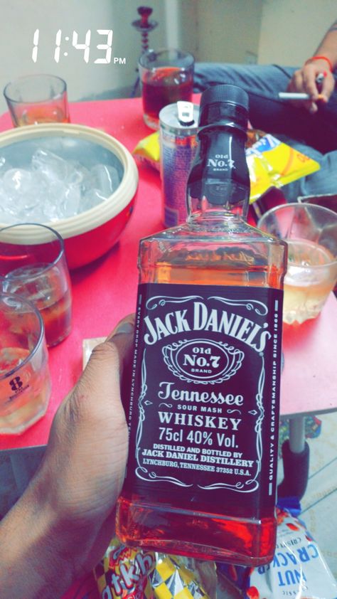 Scotch whisky Jack Daniels Jack Daniels Snapchat, Jack Denial Whiskey, Drinks Snapchat Story Night, Jack Denial, Jack Daniels Party, Jack Daniels Drinks, Whisky Jack Daniels, Whisky Jack, Jack Daniels Distillery