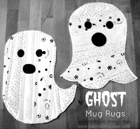 Ghost Mug Rug Tutorial Mug Rug Pattern, Fabric Art Diy, Simple Mug, Halloween Sewing Projects, Mug Rug Tutorial, Halloween Applique, Ghost Mug, Halloween Sewing, Mug Rug Patterns