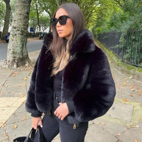 Black Short Fur Coat Outfit, Black Fur Coat Outfit Street Style, Short Black Fur Coat, Short Fur Coat Outfit, Coat Outfit Street Style, Black Fur Coat Outfit, Short Fur Coat, Black Fur Jacket, Fur Coat Outfit