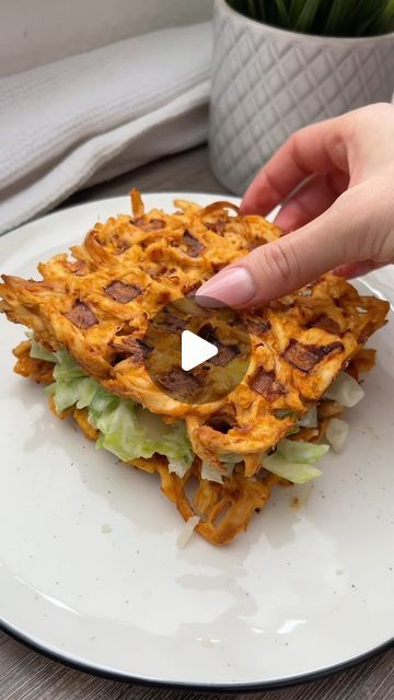 Eleni on Instagram: "High Protein - Low Carb Lunch Idea✨
Chicken Waffle Caesar Salad Sandwich Ingredients👇

Waffle:
• 150g chicken breast (cooked and shred with a fork)
• 1 tsp paprika powder 
• 1/2 tsp garlic powder 
• 1/2 tsp salt
• 1 medium egg

Toppings:
• 1/2 cup roughly chopped lettuce 
• Light caesar salad dressing 
• 1 tbsp roasted bacon
• 1 tbsp grated parmesan 

Enjoy🫶

#caesarsalad #chickenwaffles #healthyrecipes #healthylunch #lowcarbrecipes #elenifit" Chicken Waffle Caesar Salad Sandwich, Caesar Salad Sandwich, Egg Toppings, Simple Keto Recipes, Can Chicken Recipes, Caesar Salad Dressing, Wholesome Meals, Waffle Sandwich, Sandwich Ingredients