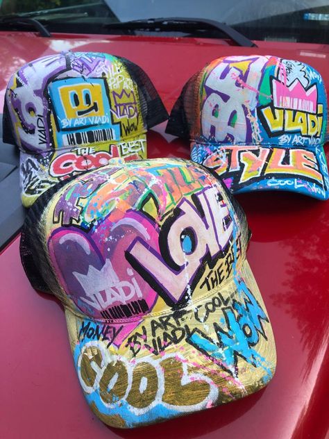 Painting Hats Ideas, Cap Painting Ideas, Painted Caps, Cap Painting, Street Art Fashion, Graffiti Clothing, Painted Clothes Diy, Painted Hats, Painted Jacket