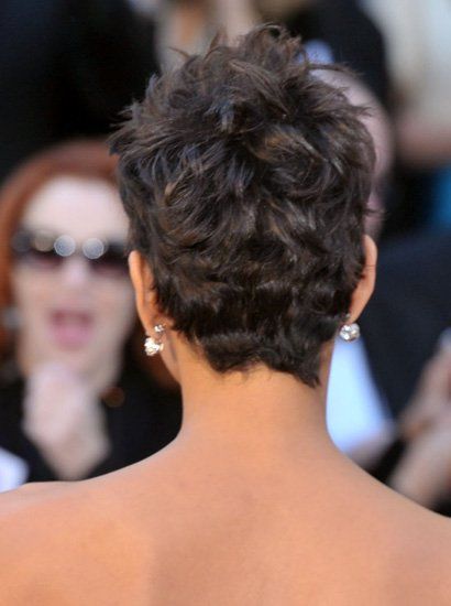 Hally Berry Short Hair, Short Hair Back View, Halle Berry Hairstyles, Hally Berry, Wedding Hairstyles Short, Celebrity Wedding Hair, Wedding Hair Ideas, Short Hair Back, Short Sassy Hair