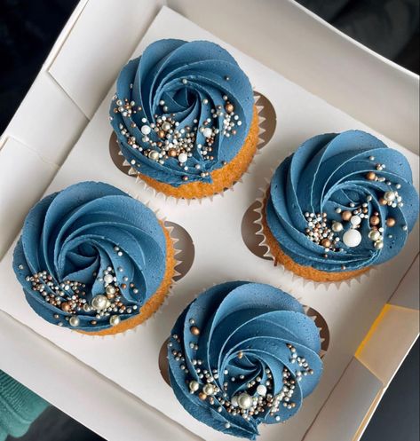 Cupcakes Decoration Blue, Blue Wedding Cupcakes Ideas, Navy Blue Wedding Cupcakes, Cupcake Designs For Men, Blue Cupcake Ideas, Light Blue Cupcakes, Blue Wedding Cupcakes, Cupcake Icing Designs, Muffins Decoration