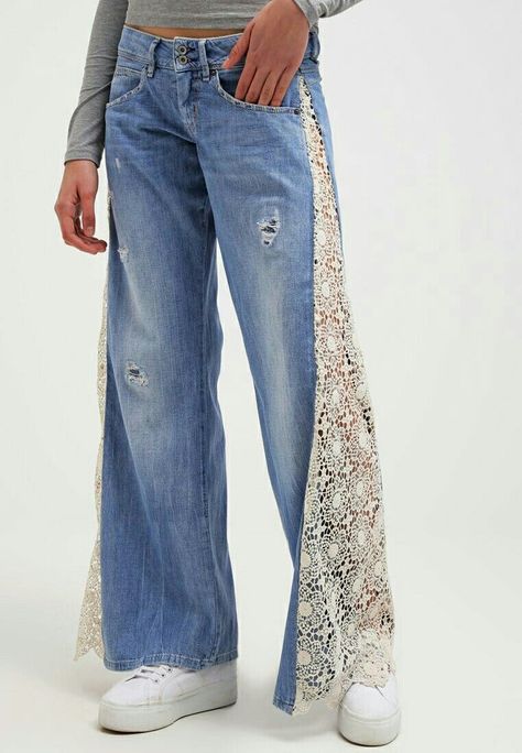 Crochet Trousers, Ropa Upcycling, Lace Jeans, Boho Mode, Diy Jeans, Denim Inspiration, Denim Ideas, Adorable Crochet, Upcycle Jeans