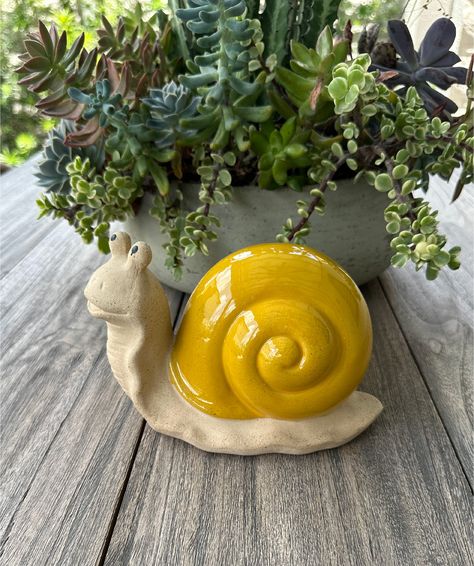 Ceramic Lawn Ornaments, Ceramic Snail Pottery, Snail Pinch Pot, Fairy Garden Ceramics, Snail Clay Sculpture, Ceramic Garden Art Pottery, Ceramic Garden Decor, Clay Garden Art, Pottery Garden Ideas