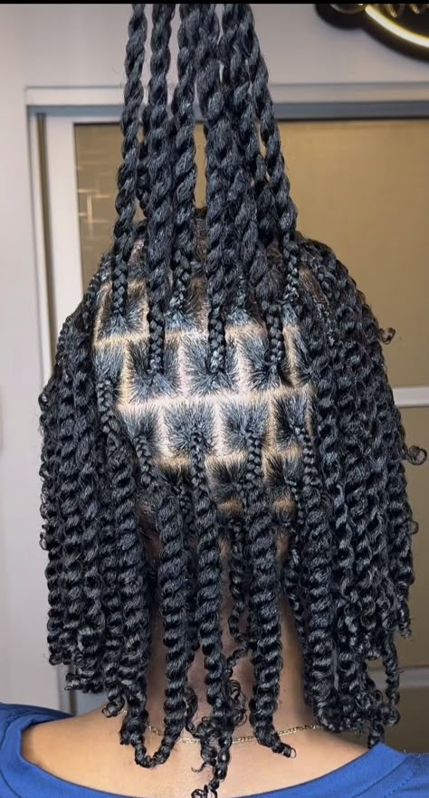 Mini Twists Natural Hair, Short Hair Twist Styles, Hair Braid Patterns, Cabello Afro Natural, Twists Hairstyles, Micro Twists, Stylish Naija, Chunky Twists, Natural Twists