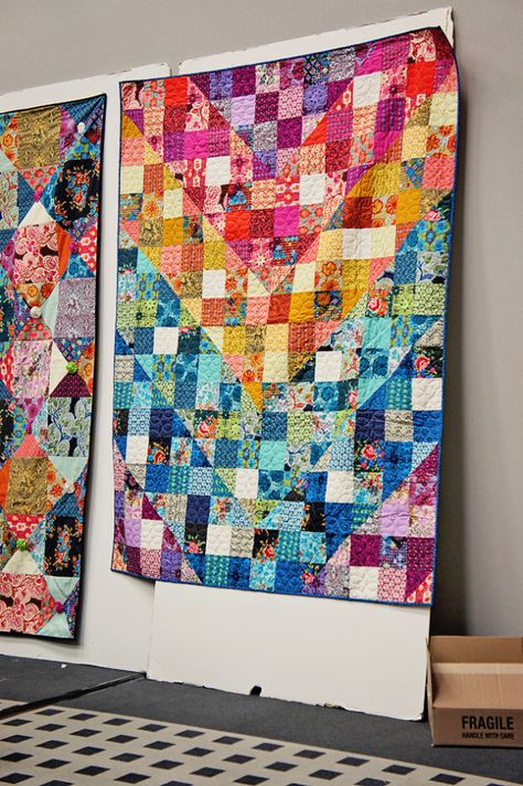 Anna Maria Horner Scrappy Patchwork, Rainbow Patchwork, Amazing Quilts, Scrap Projects, Anna Maria Horner, Anna Marie, Crafty Mom, Modern Quilting, Machine Pattern