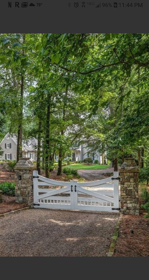 Farm Gates Entrance, Driveway Entrance Landscaping, Stone Homes, Farm Entrance, Arch Designs, Front Yards Curb Appeal, Entry Gate, Cottage Exteriors, Dubai Holidays