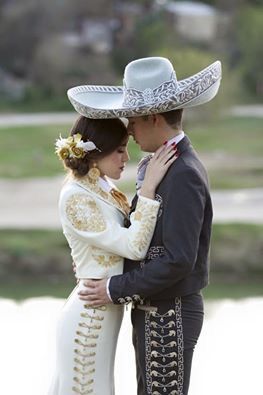 El amor charro es perfecto❤️ Mariachi Wedding, Crazy High Heels, Dark Romantic Wedding, Pinterest Famous, Mexican Themed Weddings, Dark Romantic, Mexican Wedding, Engagement Photoshoot, Romantic Wedding