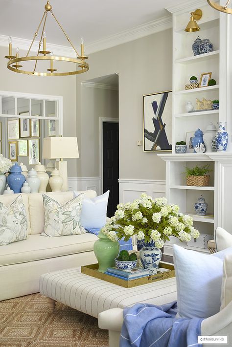 Chinoiserie Living Room, Paint Living Room, Blue And Green Living Room, Blue And White Living Room, Living Room Wallpaper, White Living Room Decor, Summer Living Room, Living Room Decorating Ideas, Living Room Decorating