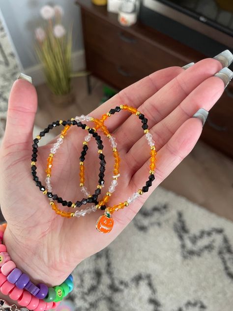 Halloween 🎃 spooky bracelet  Set of 3 👻 Length: 7 inch Cute Bracelet Ideas Halloween, Halloween Bead Bracelet Ideas, Halloween Loom Bracelets, Spooky Bracelet Ideas, Halloween Bracelets Ideas, Halloween Bead Bracelet, Beaded Halloween Jewelry, Autumn Bracelet Ideas, Bracelet Ideas Halloween