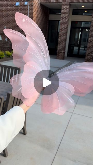 Butterfly Wings Diy, Flower Fairy Wings, Diy Wings, Easy Paper Flowers, Candy Land Christmas Decorations Diy, Candy Land Christmas Decorations Outdoor, Paper Flower Decor, Diy Projects For Beginners, Christmas Float Ideas