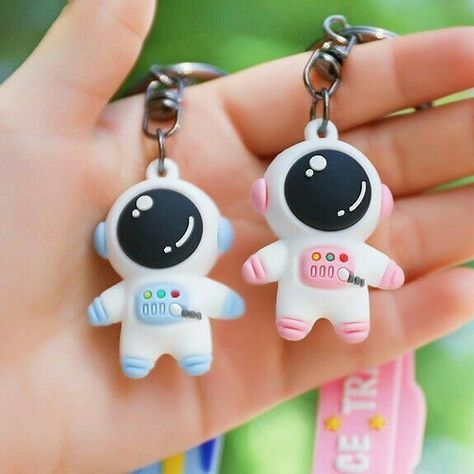 Gantungan Kunci Clay, Clay Art Keychain, Clay Keyring, Clay Crafts For Kids, Clay Keychain, Clay Magnets, Diy Crafts For Girls, Pinterest Diy Crafts, Clay Diy Projects