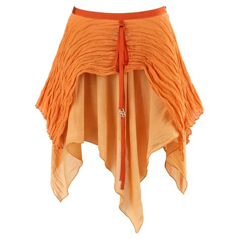 For Sale on 1stDibs - ALEXANDER McQUEEN S/S 1995 Two Toned Orange Layered Asymmetric Ruffled Skirt Brand / Manufacturer: Alexander McQueen Collection: S/S 1995 Style: Skirt Vintage Alexander Mcqueen, Alexander Mcqueen Skirt, Alexander Mcqueen Collection, 2000s Skirt, Unique Skirts, Alexander Mcqueen Clothing, Fairy Clothes, High Rise Skirt, Orange Outfit