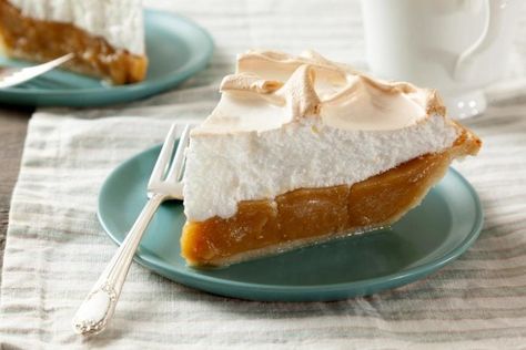 Butterscotch Pie Recipe: How to Make It Butterscotch Pie Recipe, Toasted Meringue, Butterscotch Pie, Homemade Pudding, Baked Pie Crust, Butterscotch Pudding, Holiday Pies, Custard Filling, Butter Pie