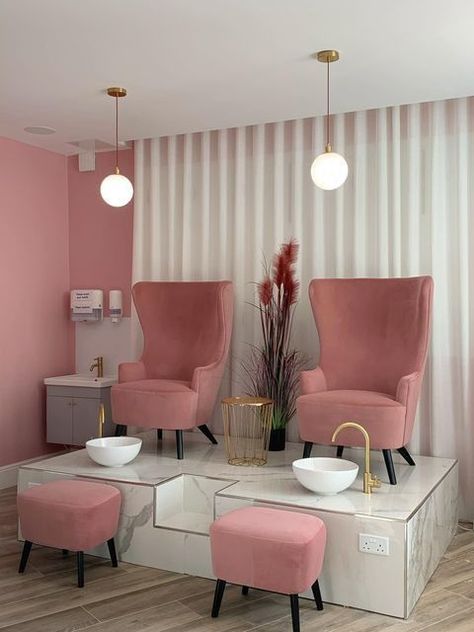 Drawing Fall, Nail Salon Interior Design, Beauty Salon Interior Design, Lash Room Decor, Beauty Room Salon, Spa Room Decor, Salon Suites Decor, Nail Salon Decor, Pedicure Chair