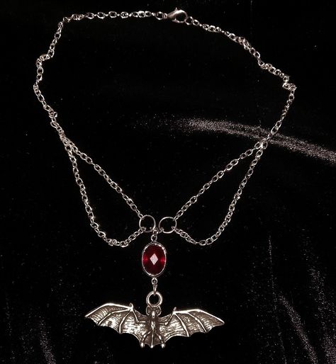 Gothic Necklace Aesthetic, Red And Black Goth Aesthetic, Vamp Necklace, Vampire Goth Outfits, Goth Outfit Inspo, Bat Jewelry, Goth Accessories, Goth Necklace, Vampire Goth