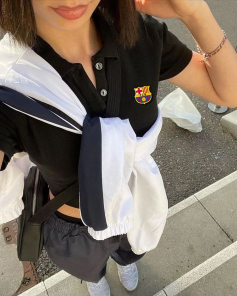 Football Jersey Outfit, Pablo Gavi, Foto Baby, Jersey Outfit, Football Outfits, Casual Style Outfits, Fc Barcelona, Outfits Aesthetic, Cute Casual Outfits