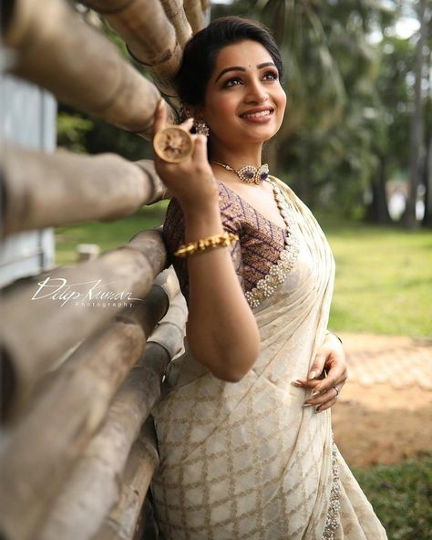 Indian Saree Angels on Instagram: “Saree never makes you to fit in, it makes you stand out. ❤️🥰💗 DM for credits and shoutouts 📩 ©Copyright and Credits Photographer:📷 @ Model…” Indian Saree, Indian Beauty Saree, Indian Sarees, Fit In, Indian Fashion, Pretty People, Instagram Profile, Saree, Angel