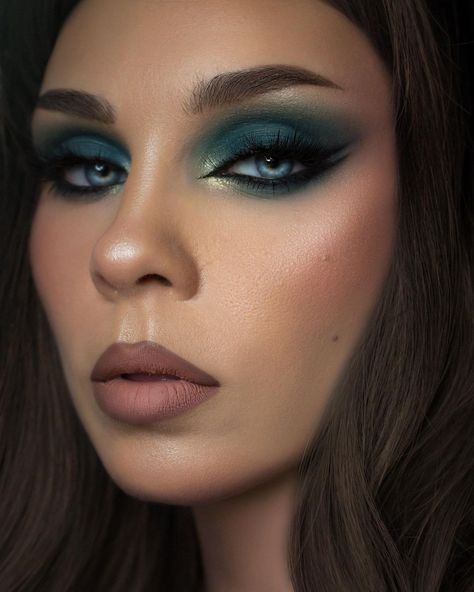 Apollinaria on Instagram: “Green Smokey 🖤 Products: @estrademakeup cc cream @narsissist concealer @makeupforever artist colour pencil 300; 506 @colourpopcosmetics…” Bottle Green Makeup Look, Bottle Green Eye Makeup, Instagram Makeup Looks, Green Eyeshadow Look, Eyeshadow Ideas, Arabic Makeup, Painted Faces, Green Makeup, Colour Pencil