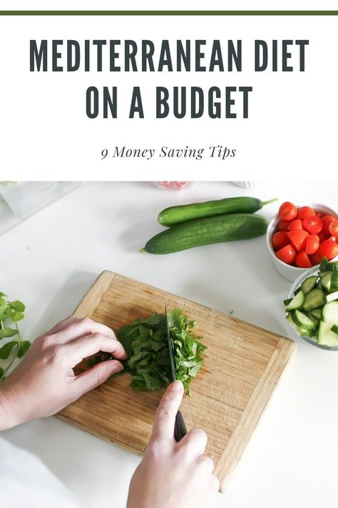 9 Money Saving Tips for following a Mediterranean Diet on a Budget #mediterraneandiet #budgetfriendlymediterraneadiet #tipsforsavingmoney Mediterranean Diet On A Budget, Medditeranean Diet, Diet On A Budget, Mediterranean Diet Food List, Mediterranean Recipes Healthy, Mediterranean Foods, Mediterranean Diet Meal Plan, Mind Diet, Mediterranean Diet Plan