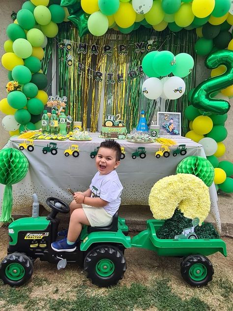 Tractor Birthday Party Decorations, Tractor Party Decorations, John Deere Birthday, Boys 1st Birthday Cake, Tractors For Kids, Tractor Birthday Party, Construction Theme Birthday Party, Tractor Party, Farm Theme Birthday