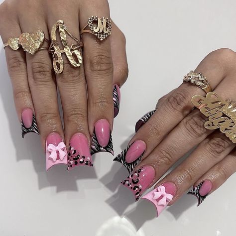 Duck Nail Inspo Y2k, 2000s Nail Designs, Duck Nails Y2k, Y2k Duck Nails, Duck Nail, Duck Nails, White Acrylic Nails, Y2k Nails, Classy Acrylic Nails