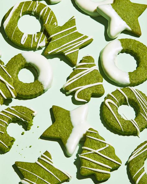 Matcha Butter, Cookies With White Chocolate, White Chocolate Drizzle, Matcha Mochi, Matcha Recipes, Matcha Cookies, Japanese Grocery, Matcha Tea Powder, Wreath Cookies