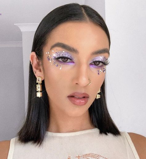 Makeup With Gems And Glitter, Rave Makeup Ideas Rhinestones, Purple Gem Makeup Looks, Gem Makeup Festival, Festival Face Gem Ideas, Glitter And Gems Makeup, Disco Rhinestone Makeup, Purple Festival Hair, Gem Stone Makeup Look