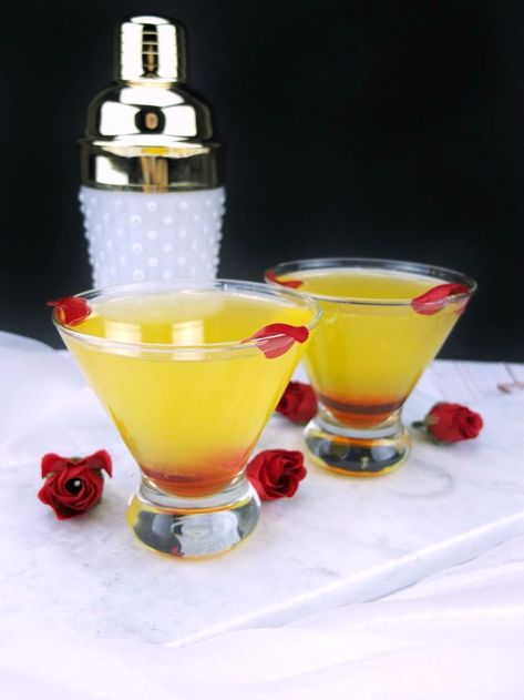 This Beauty and The Beast inspired cocktail is the perfect yellow limoncello and Chambord martini for a Beauty and The Beast party. The Belle cocktail is inspired by my favorite character. // www.ElleTalk.com Beauty And The Beast 21st Birthday, Chambord Martini, Gimlet Recipe, Beauty And Beast Wedding, Craft Cocktail Recipe, Beauty And The Beast Theme, Pretty Alcoholic Drinks, Be My Guest, Beauty And The Beast Party