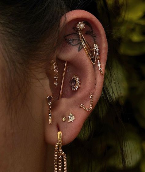 Vertical Industrial, Ear Piercings Industrial, Orbital Piercing, Different Ear Piercings, Unique Ear Piercings, Ear Piercings Chart, Cool Ear Piercings, Pretty Ear Piercings, Cool Piercings