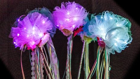 DIY Princess Wands from @tmemme28! Catch #homeandfamily weekdays at 10/9c on Hallmark Channel! Home And Family Crafts, Princess Wands, Diy Wand, Princess Diy, Fairy Crafts, Fairy Wands, Family Diy, Diy Fairy, Flower Girl Basket