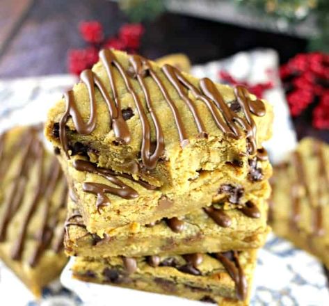 Sheet Pan Peanut Butter Chocolate Dream Bars - Look at that peanut butter chocolate glaze would ya?  These rousing peanut butter blondies are rich, moist and are abundantly loaded with peanut butter chips and milk and semi-sweet chocolate chips too!  A peanut butter and chocolate lovers dream for sure!!  Don't wake me up, ok? #peanutbutter #chocolate #chocolatechip #bars #dessert #baking #sheetpan Eggless Cookie Dough, Sweet Bars, Penzeys Spices, Chocolate Blondies, Spices Recipes, Chocolate Chip Blondies, Dream Bars, Baking Goods, Chocolate Chip Cookie Bars