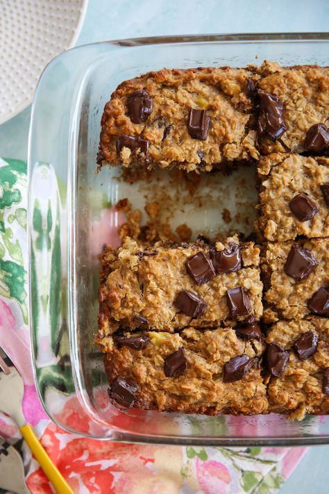 Chocolate Chip Oat Bars, Protein Breakfast Bars, Oat Bar Recipes, Pumpkin Spice Granola, Chocolate Protein Bars, Banana Bars, Protein Cake, Protein Brownies, Chocolate Oats