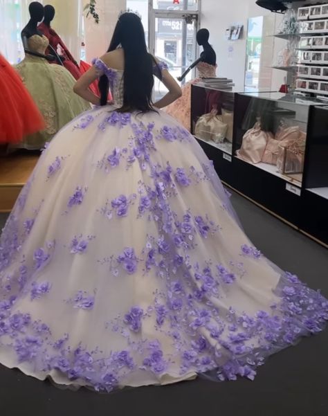 Lavender Charro Quinceanera Dresses, Light Purple Quince Dresses, White Quince Dress, Lilac Quince, Rapunzel Quince, Purple Quince Dress, Purple Quinceanera Theme, Spiderman Cakes, Lavender Quinceanera Dresses